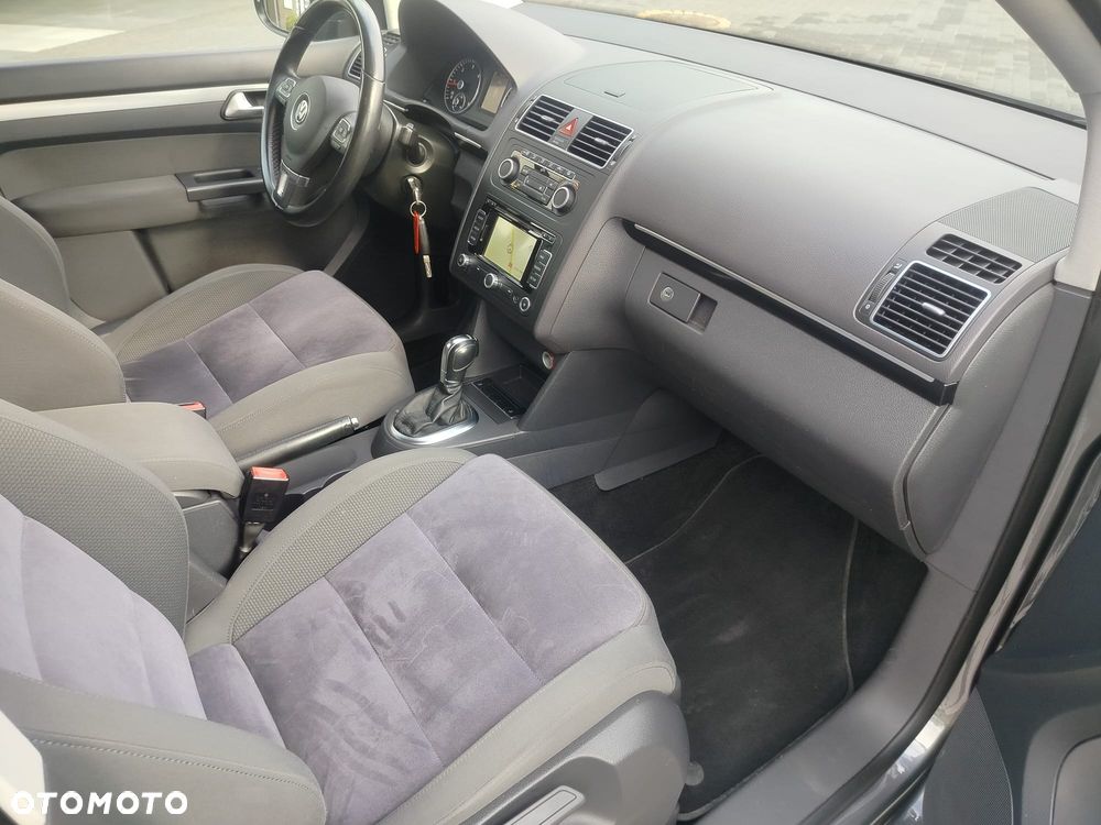 Volkswagen Touran - 22