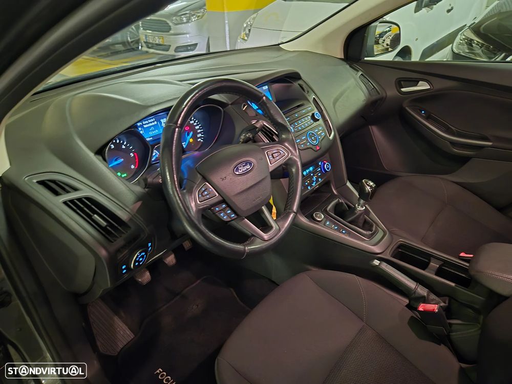 Ford Focus SW 1.5 TDCi EcoBlue Active - 19