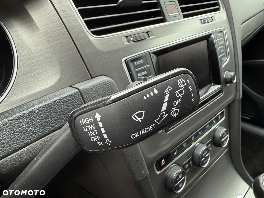 Volkswagen Golf - 34