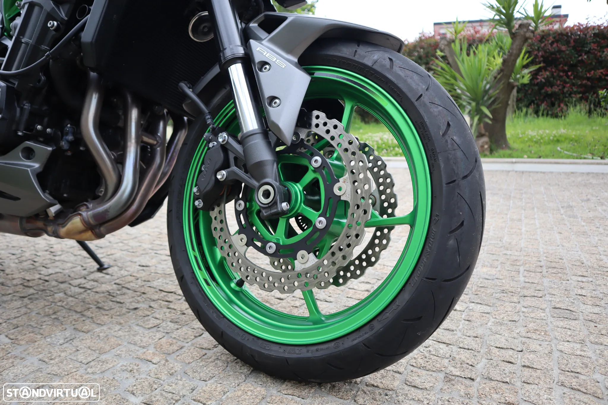Kawasaki ZR 900F - 10