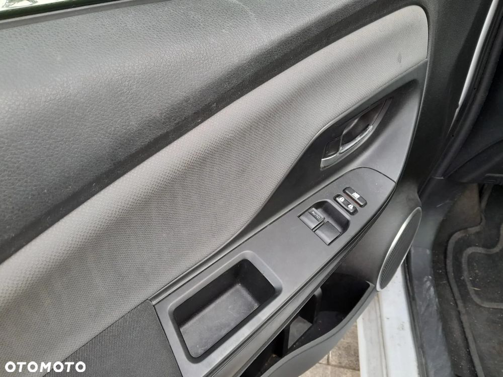 Toyota Yaris Hybrid 100 Business Edition - 13