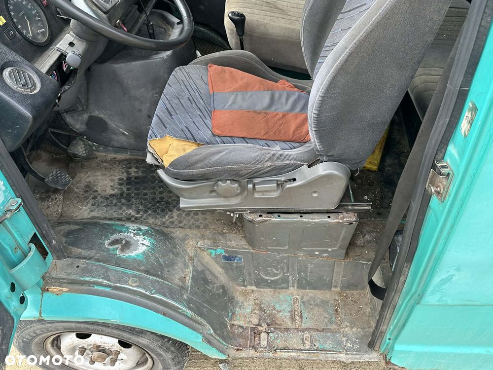 Mercedes-Benz 208D - 5