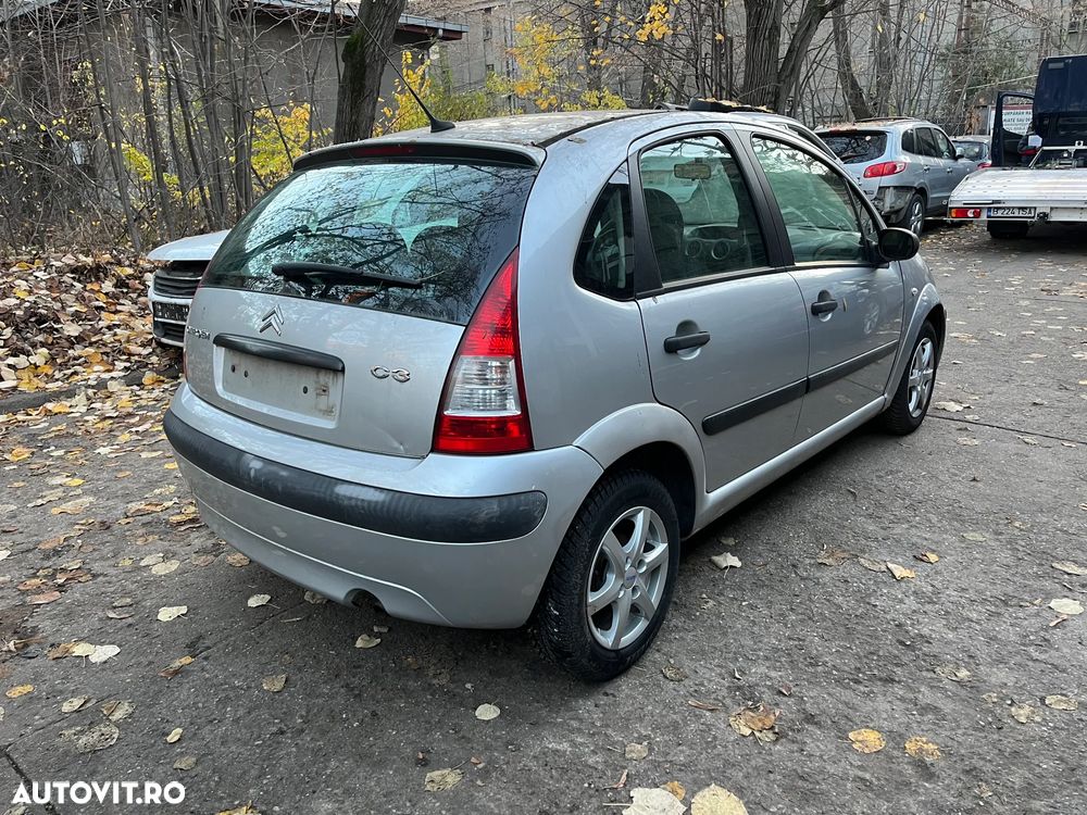 Dezmembrez Citroen C3 200 gri argintiu 1,4 benzina 54KW cod KFV - 10