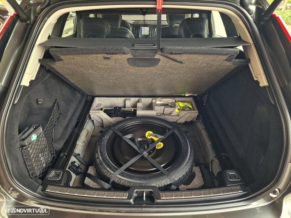 Volvo XC 60 2.0 D4 Momentum Geartronic - 26