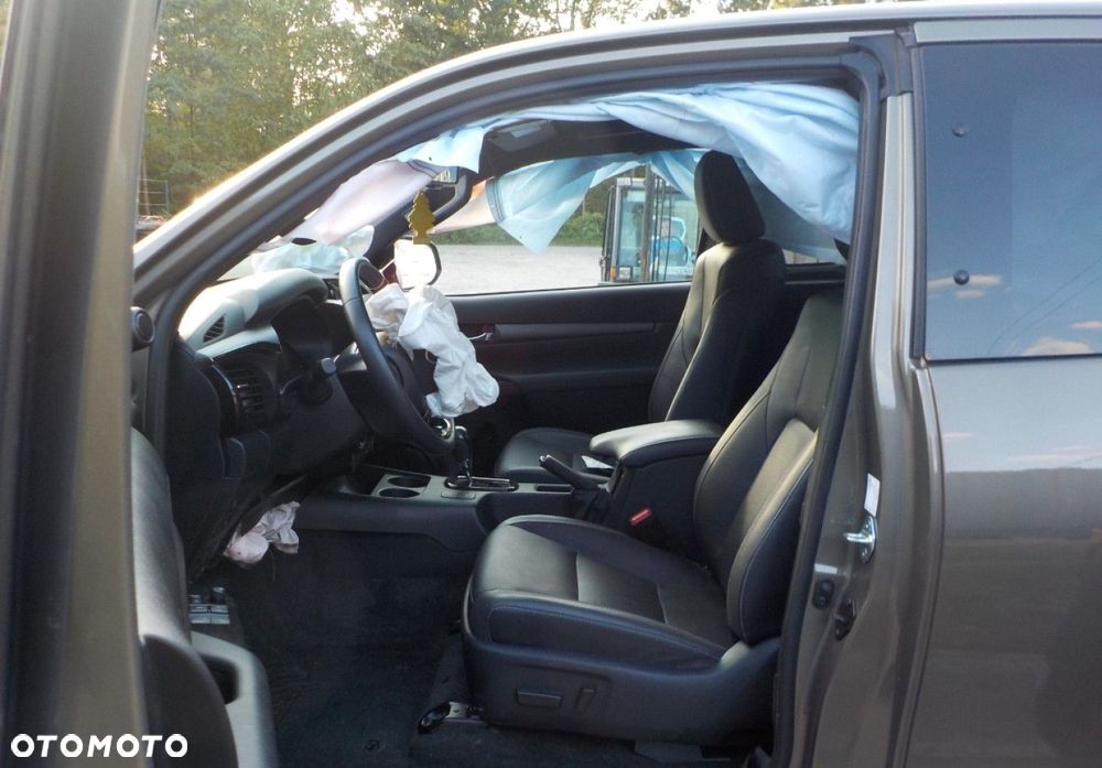 Toyota Hilux - 22