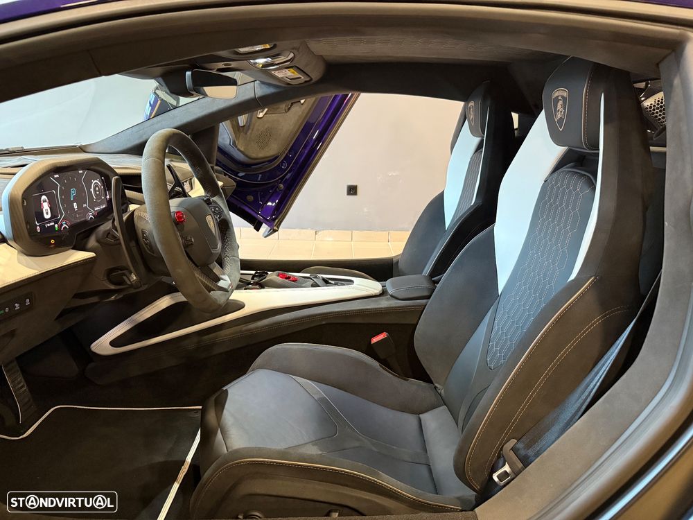 Lamborghini Revuelto 6.5 V12 - 27