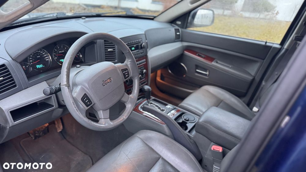 Jeep Grand Cherokee - 16