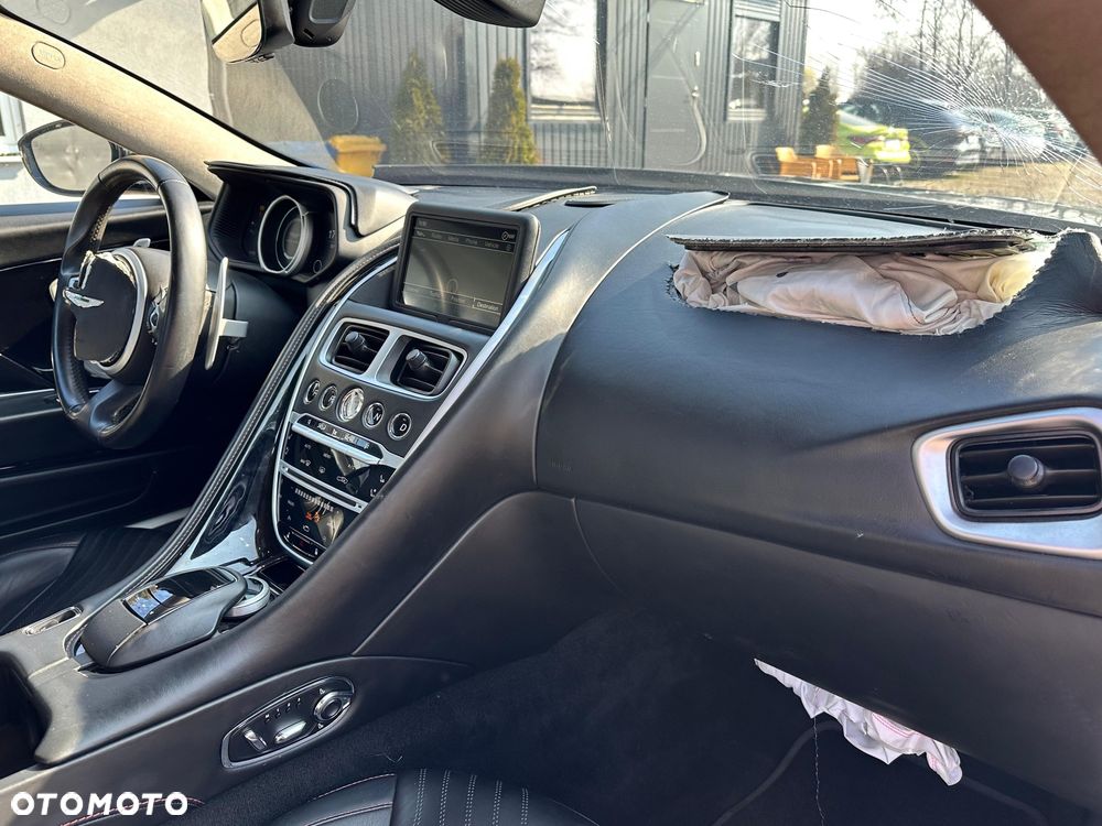 Aston Martin DB11 - 22