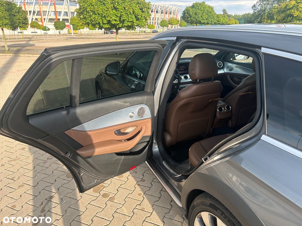 Mercedes-Benz Klasa E 220 d 4-Matic All-Terrain - 11