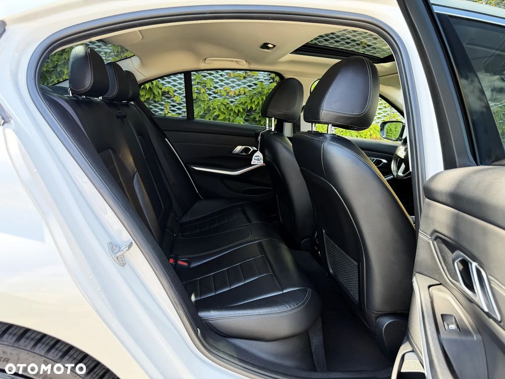 BMW Seria 3 320i GPF Luxury Line - 17