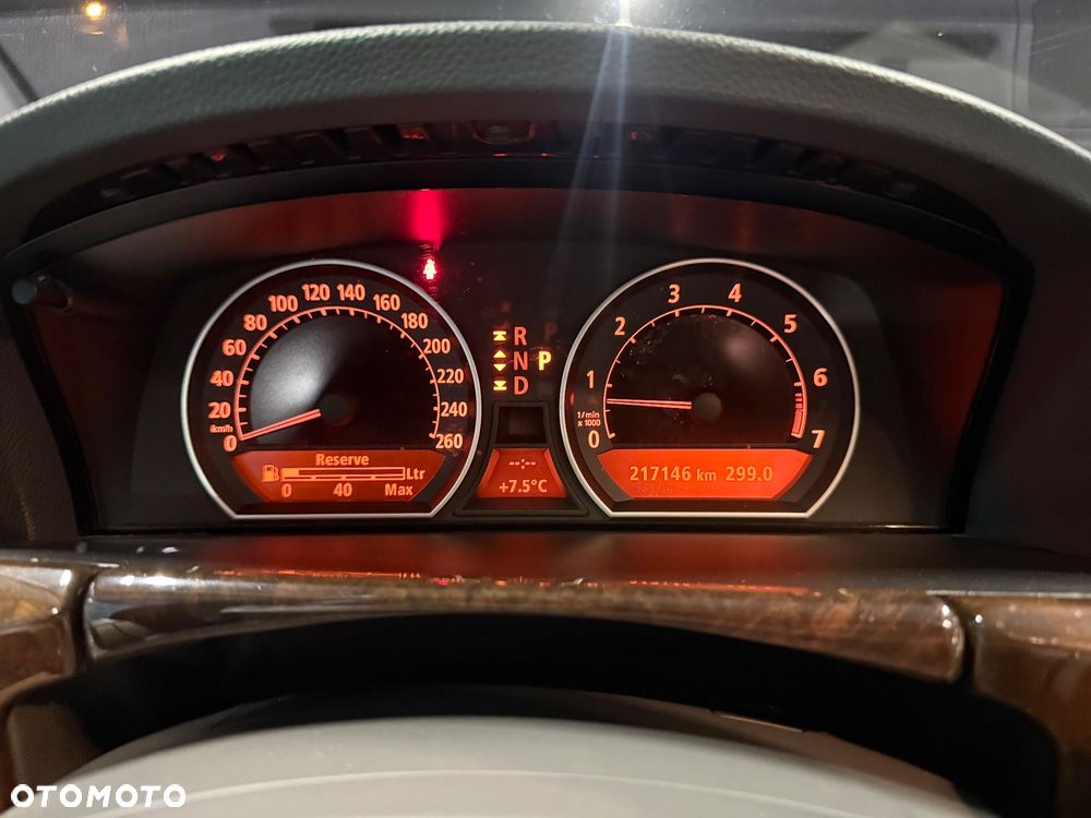 BMW Seria 7 745i - 26