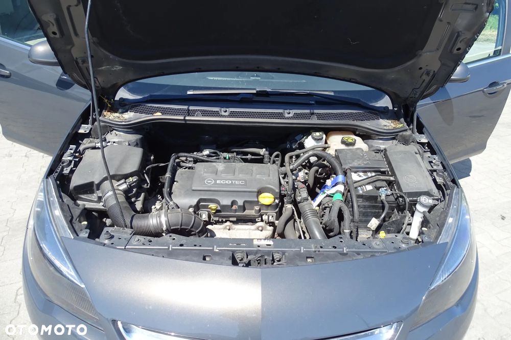 Opel Astra 1.4 T Cosmo S&S - 19