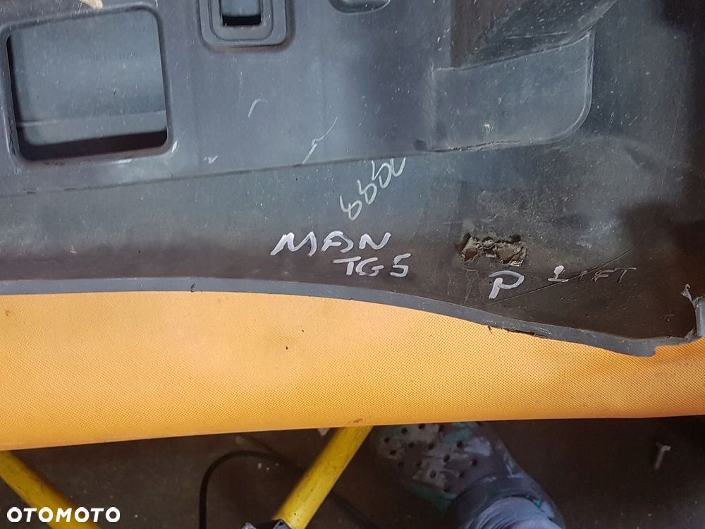 OBUDOWA HALOGENU OKULAR ZDERZAK RH MAN TGS E6 - 3