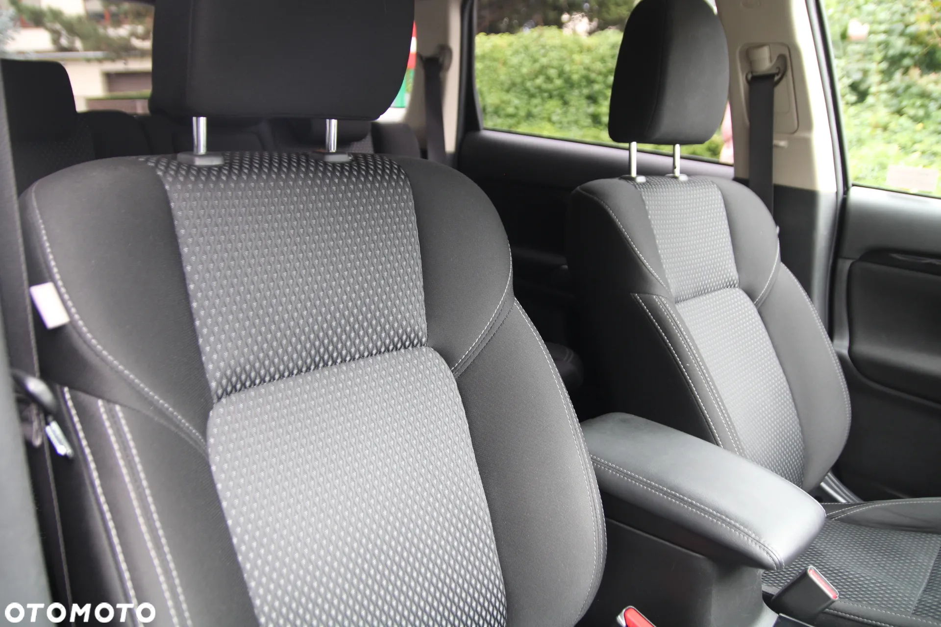 Mitsubishi Outlander 2.0 Intense + 4WD CVT - 19
