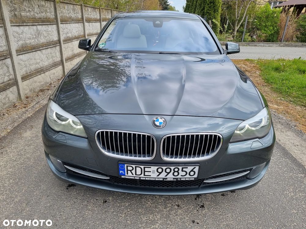 BMW Seria 5 528i Sport-Aut Luxury Line - 9