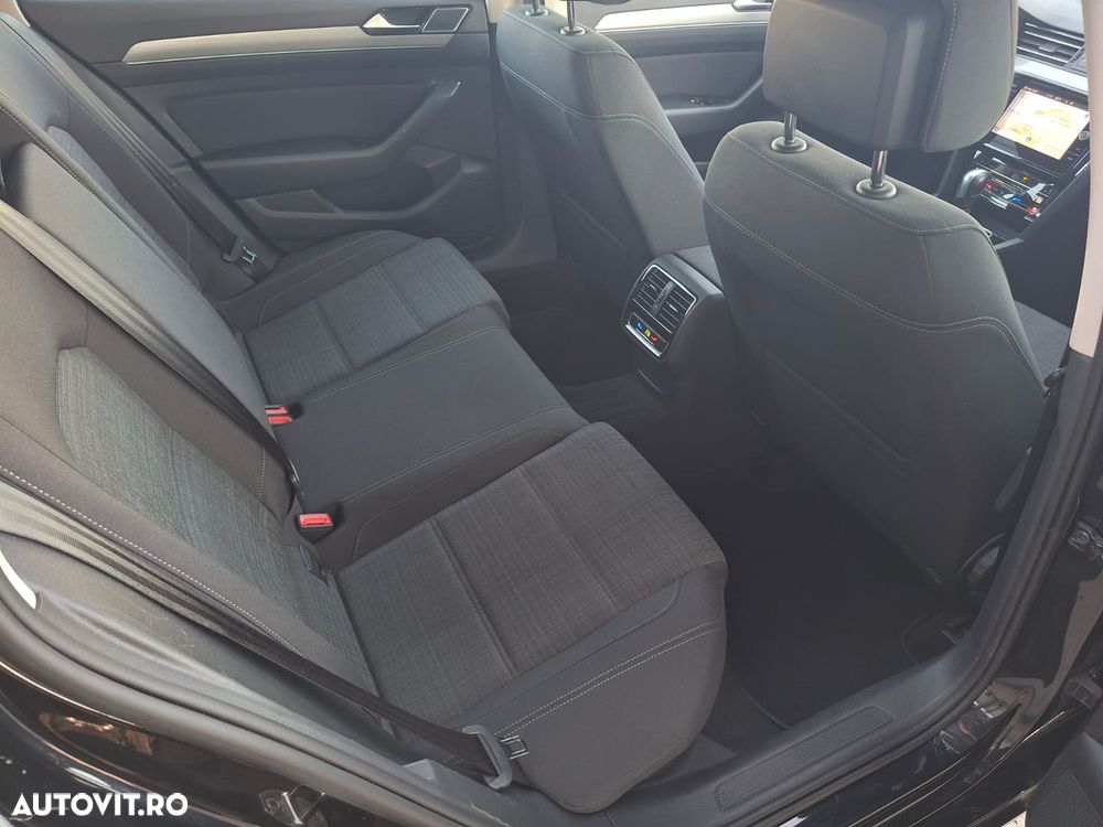 Volkswagen Passat - 13