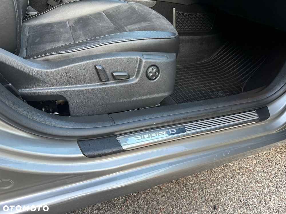 Skoda Superb 2.0 TSI DSG Exclusive - 29