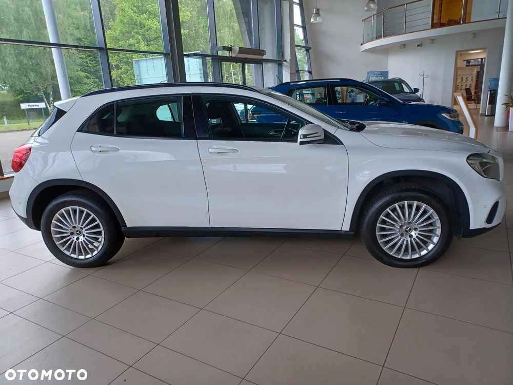 Mercedes-Benz GLA 200 7G-DCT - 5