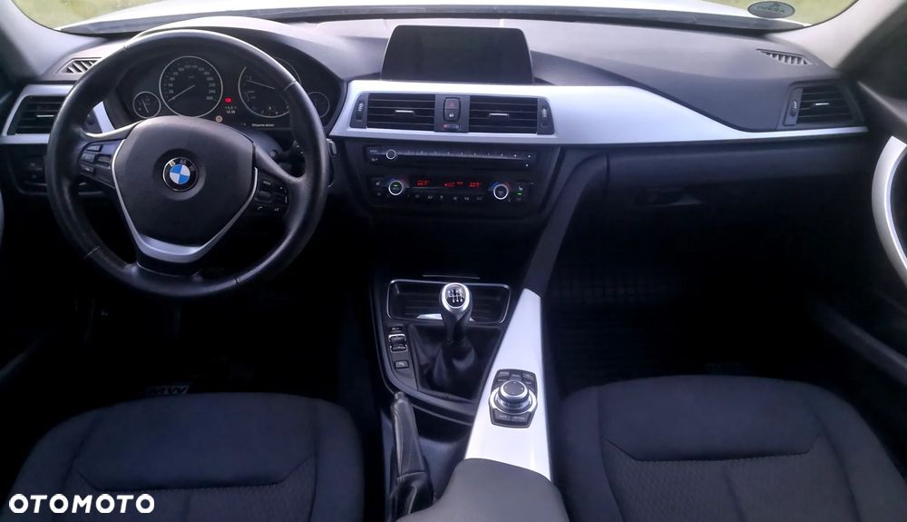 BMW Seria 3 318d DPF - 10