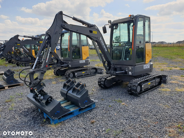 Volvo ECR25D NOWA DOSTĘPNA OD RĘKI, SZYBKOZŁĄCZE, DŁUGIE RAMIĘ, OBRÓT W OBRYSIE