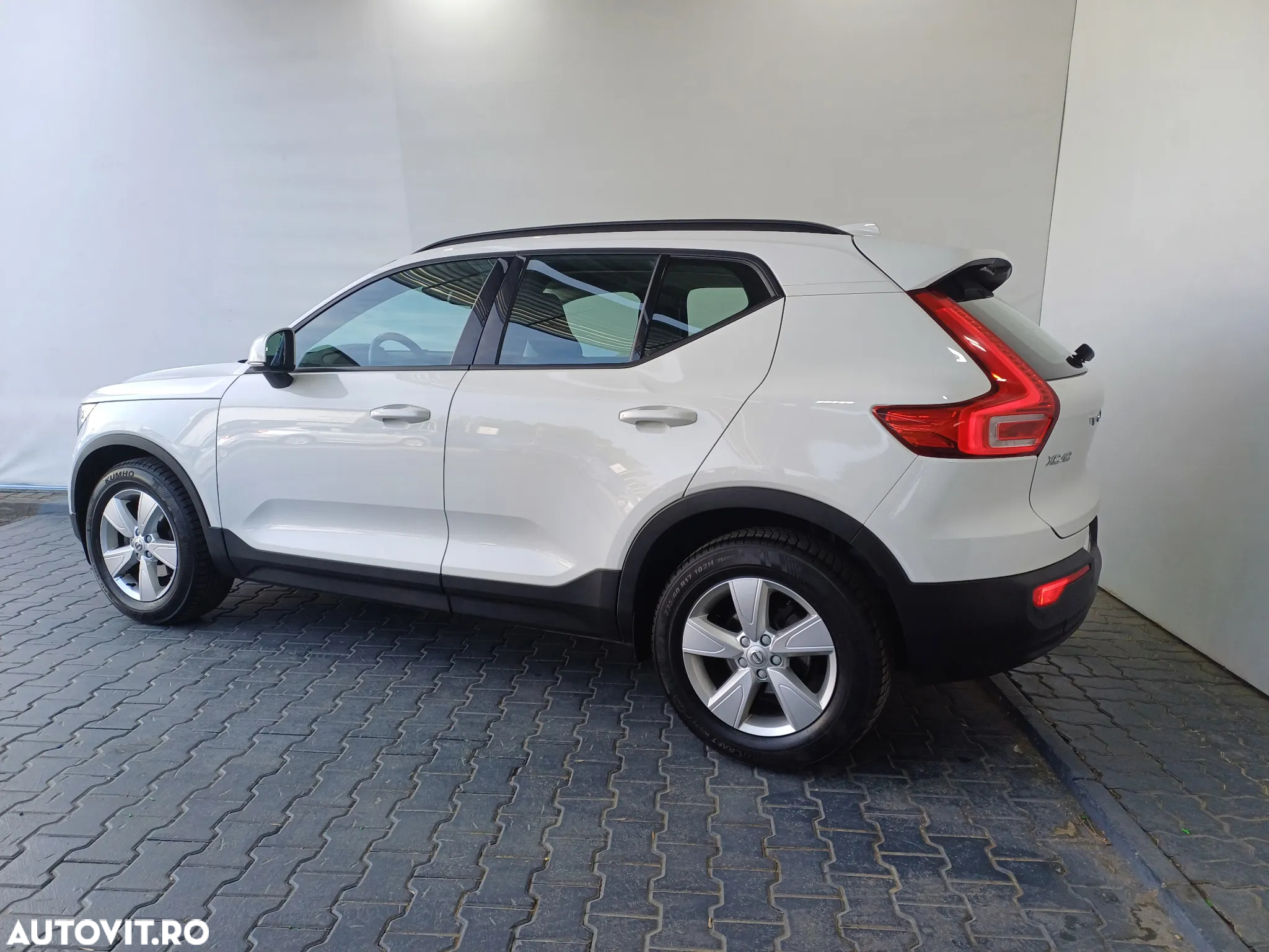 Volvo XC 40 T3 AT8 Momentum Pro - 3