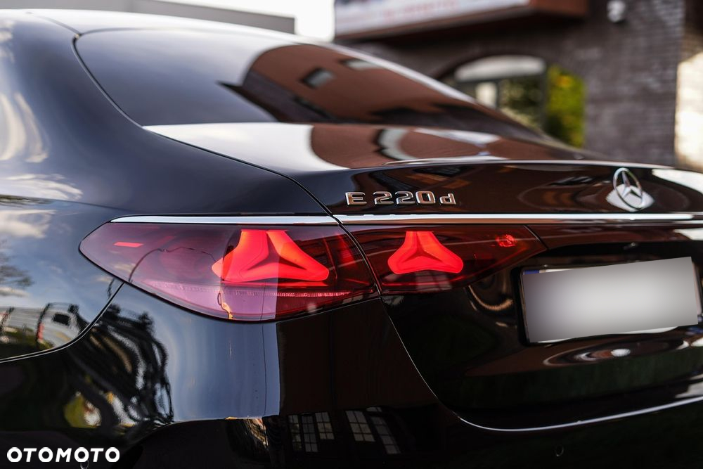Mercedes-Benz Klasa E 220 d 4-Matic AMG - 16