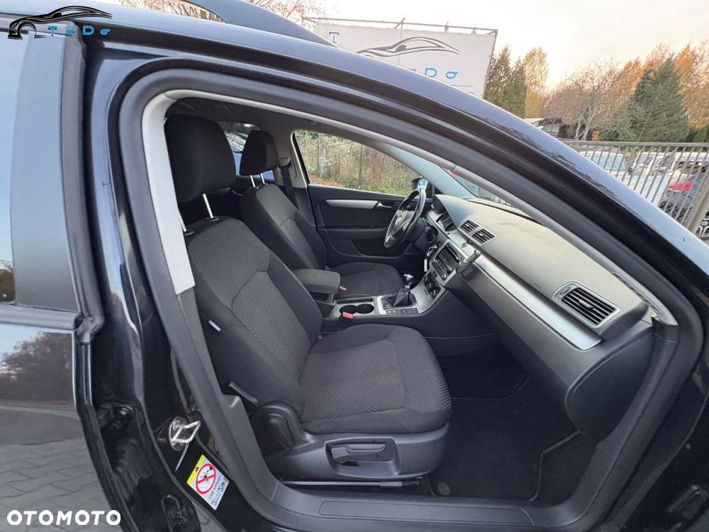 Volkswagen Passat 1.6 TDI DPF BlueMot Highline - 31