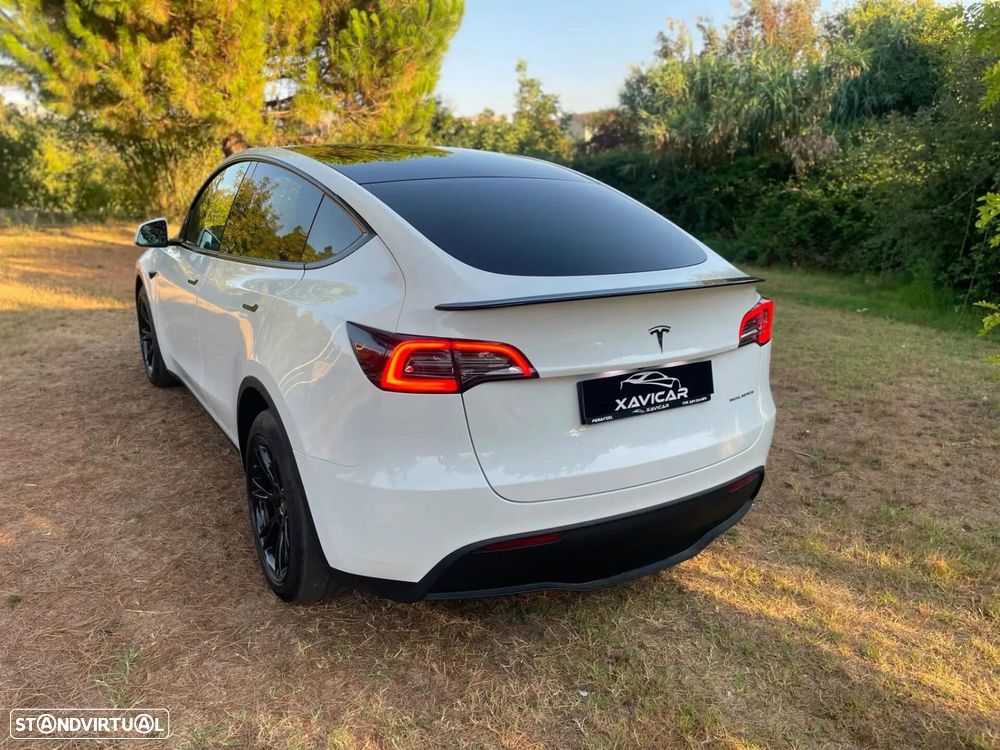 Tesla Model Y Long Range Dual Motor AWD — fotografia 36