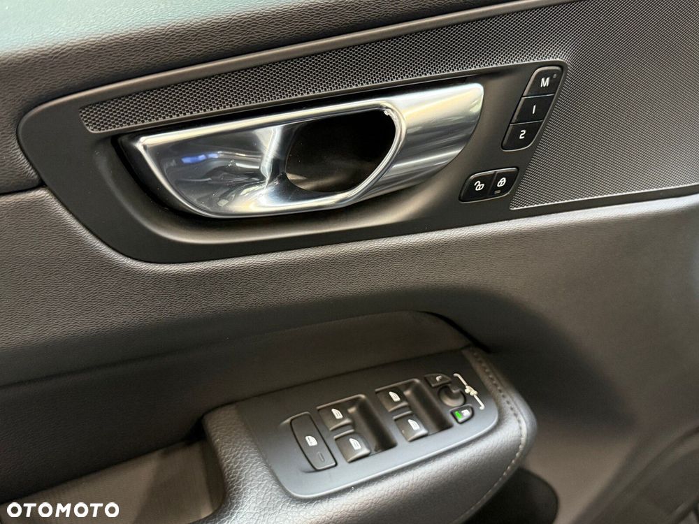 Volvo XC 60 B4 D AWD Inscription - 18