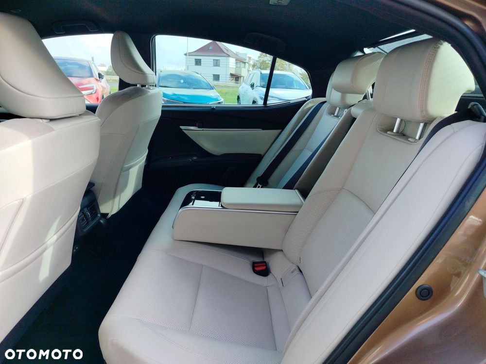 Toyota Camry - 13