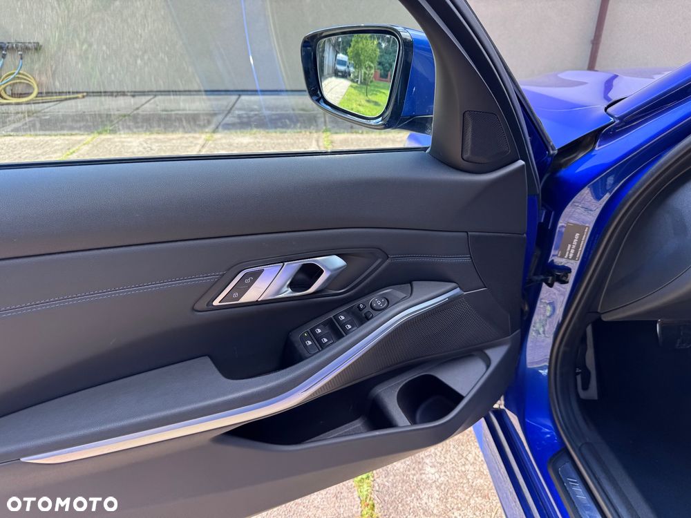 BMW Seria 3 320d xDrive MHEV M Sport sport - 29