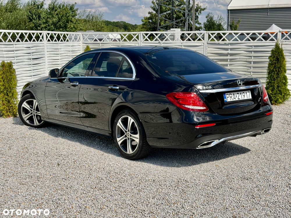 Mercedes-Benz Klasa E 300 9G-TRONIC AMG Line - 2