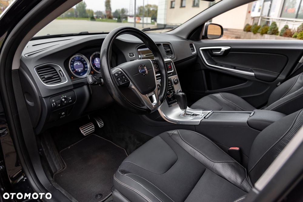 Volvo S60 D5 AWD Geartronic RDesign - 23