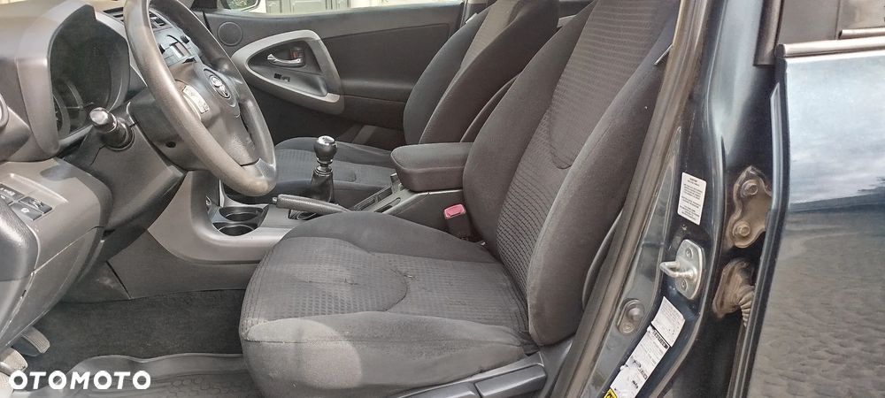 Toyota RAV4 - 8
