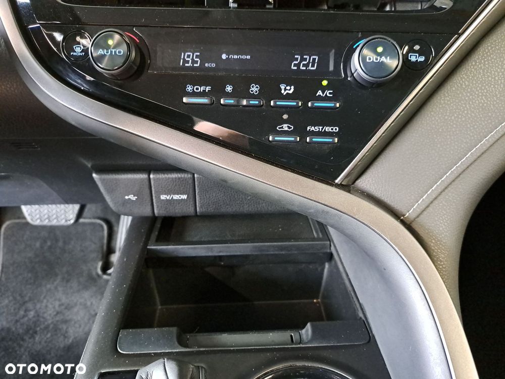 Toyota Camry 2.5 Hybrid Prestige CVT - 27