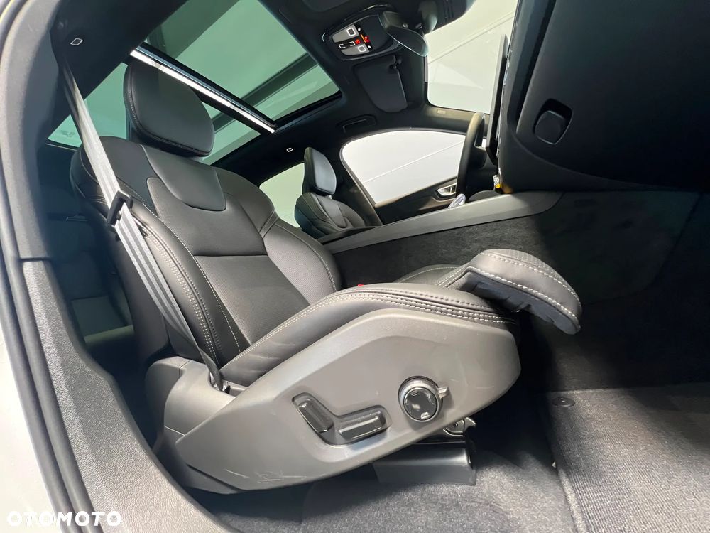 Volvo XC 60 T8 Plug-In Hybrid AWD Plus Black Edition - 18