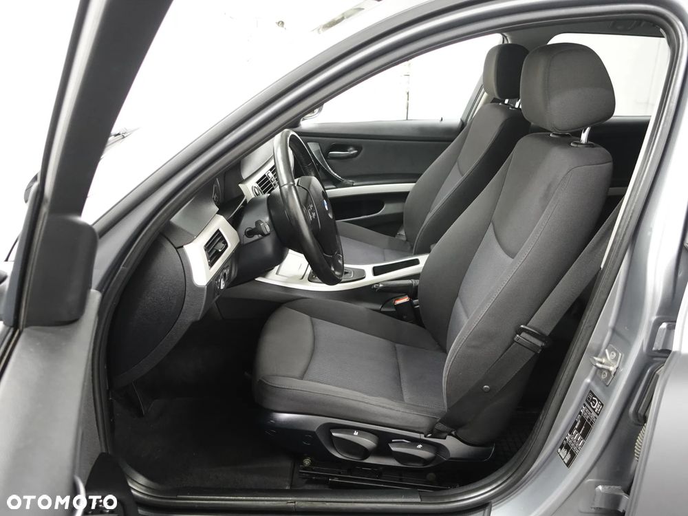 BMW Seria 3 320d xDrive DPF - 20