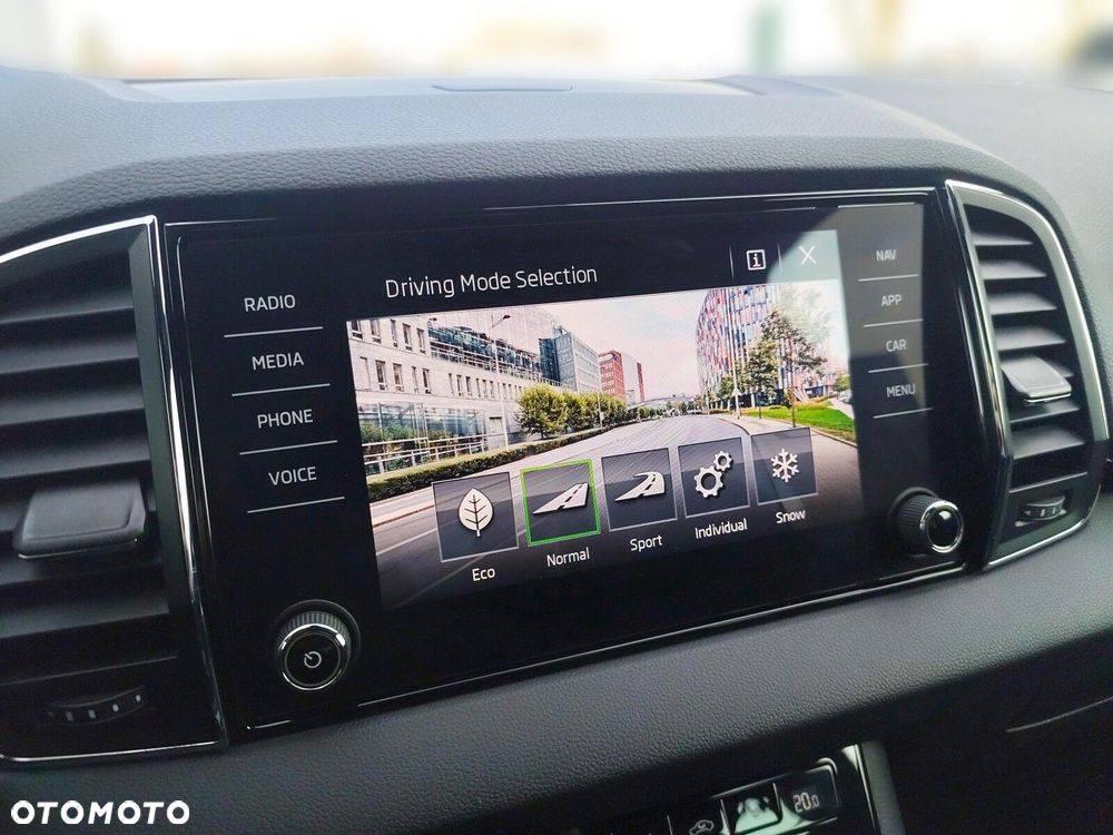 Skoda Karoq 2.0 TDI SCR 4x4 Sportline DSG - 32