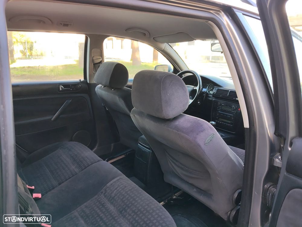 VW Passat Variant 1.9 TDi Confortline - 13