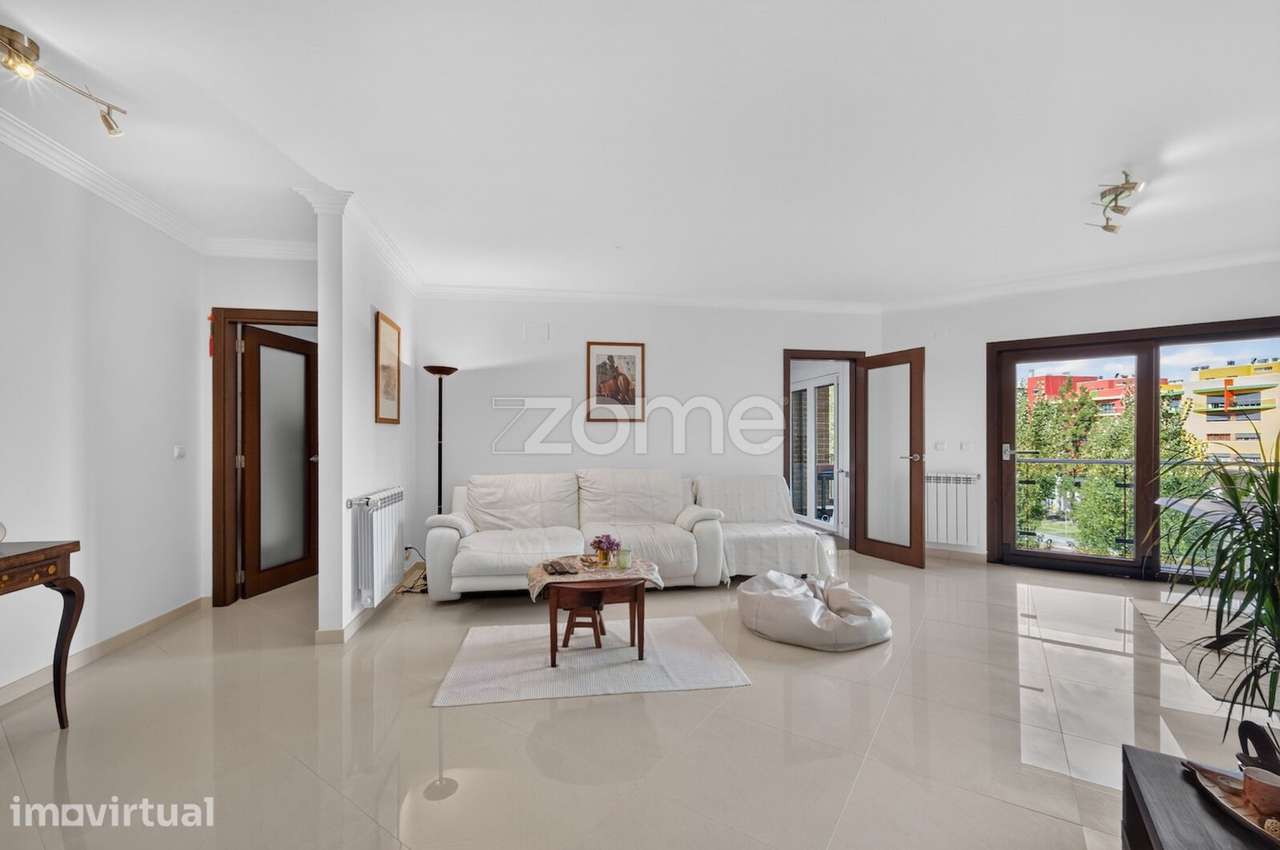 Apartamento T3 com box na Urbanização do Jardim da Amoreira - Ramada - Grande imagem: 4/33
