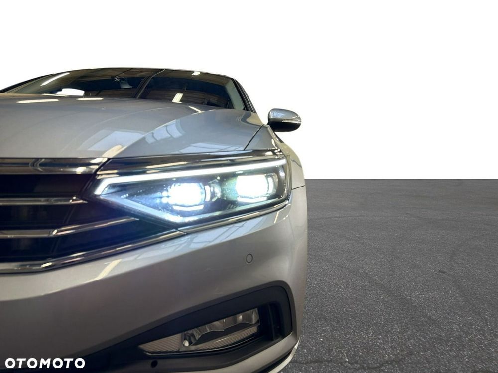 Volkswagen Passat - 13