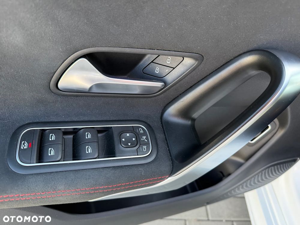 Mercedes-Benz CLA 200 AMG Line 7G-DCT - 18