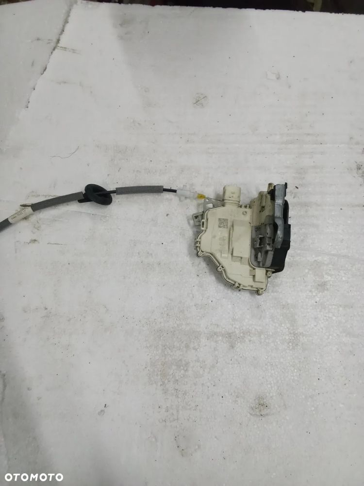 Vw Touareg III zamek drzw tył prawyi 4G0839016F - 1