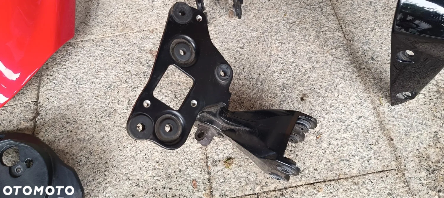 TRIUMPH STREET TRIPLE 675 OWIEWKA CZASZA SZYBA 15 - 9