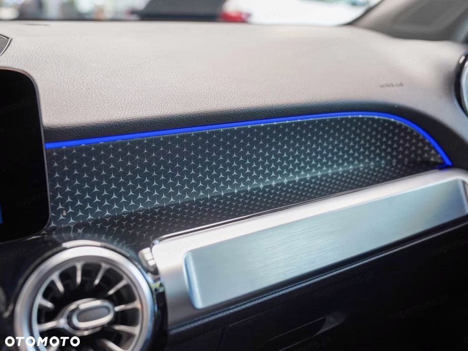 Mercedes-Benz GLB - 11