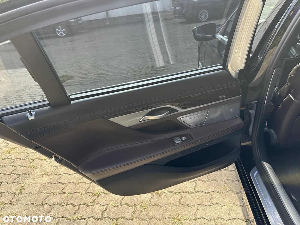 BMW Seria 7 740Le xDrive iPerformance - 19