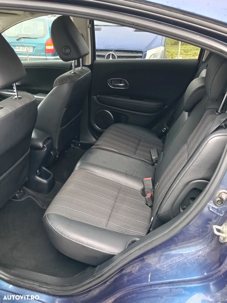 Honda HR-V 1.5 i-VTEC 4x2 CVT Elegance - 9