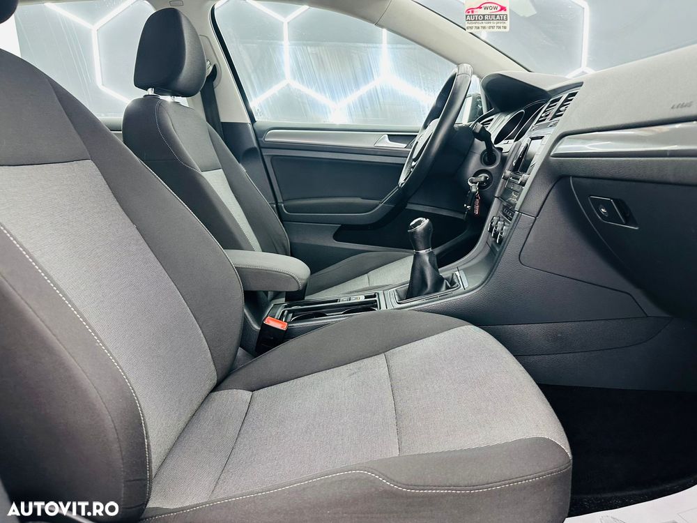 Volkswagen Golf 1.6 TDI DPF BlueMotion - 17