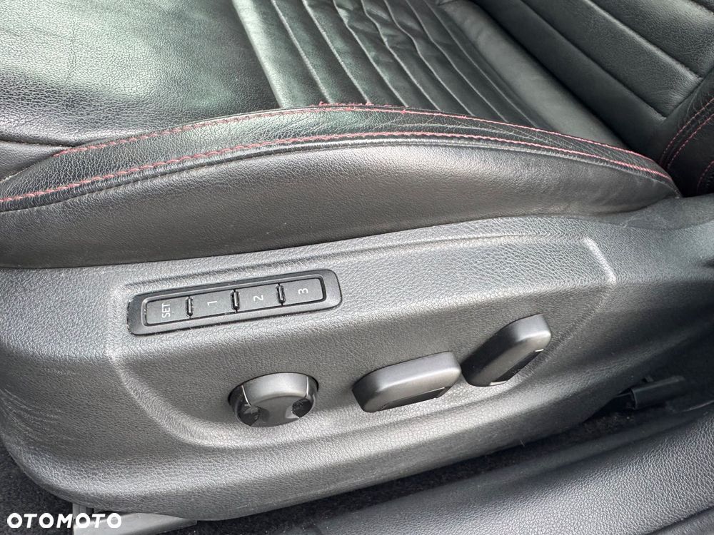 Skoda Octavia 2.0 TDI DSG RS - 30