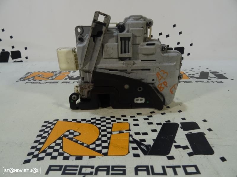 Fecho Da Porta Frente Direita Audi A3 (8P1)  4F2 837 016 B / 4F2837016 - 1